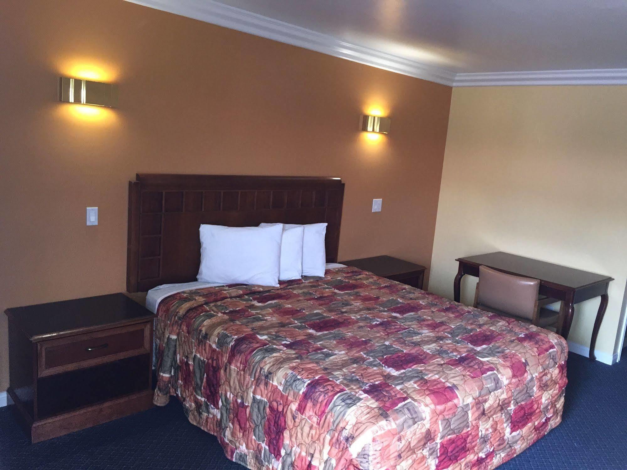 Industry Inn & Suites La Puente Eksteriør billede